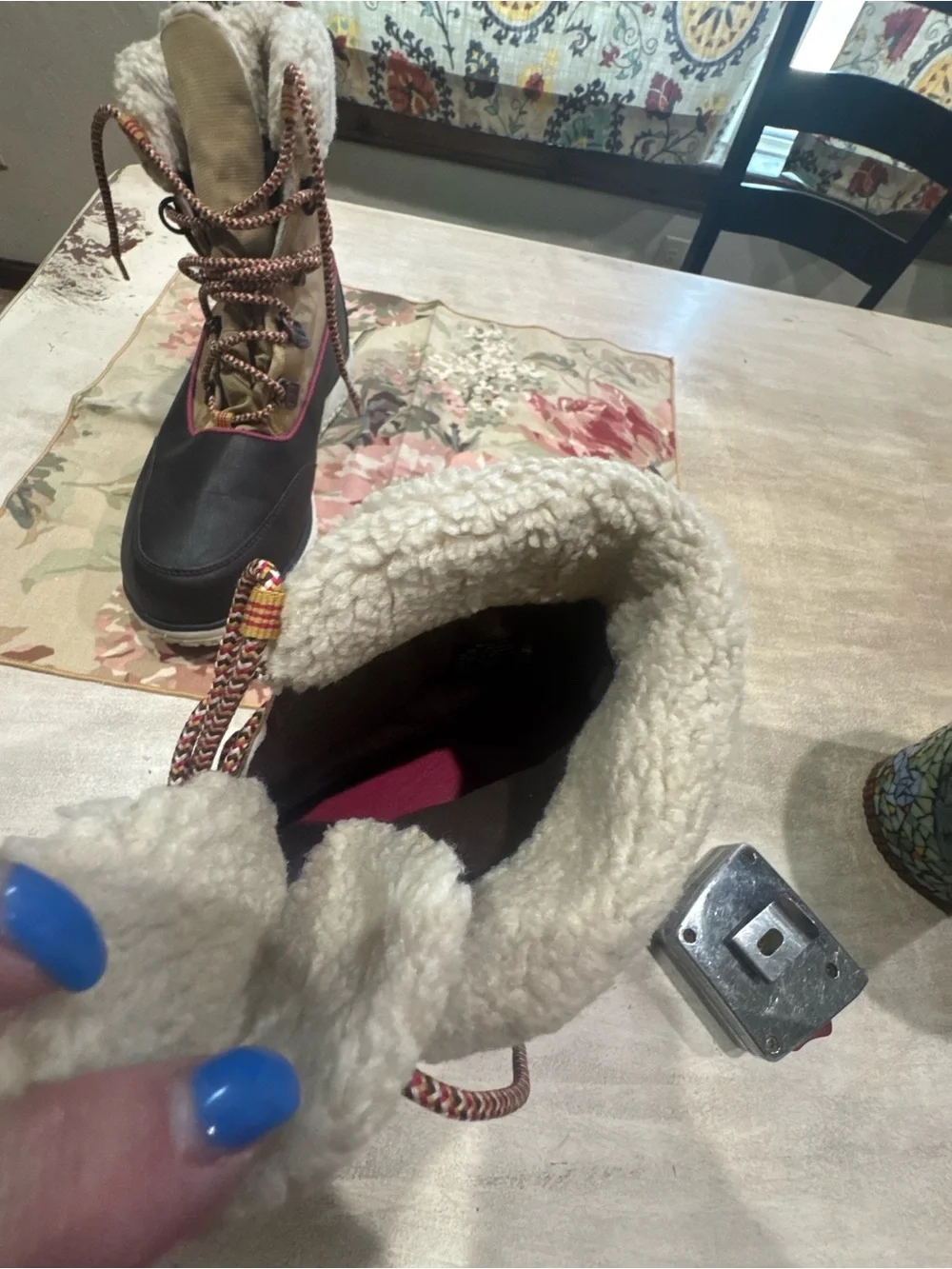 L.L. Bean Women's Boots Size 10 Brown and Tan Winter Lace-Up Boots Pink Trim